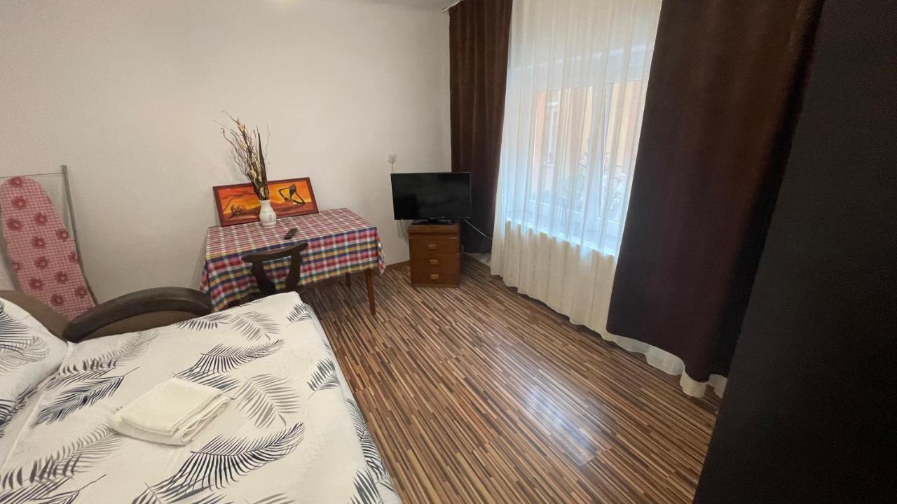 Apartament In Centrul Brasovului Exterior photo